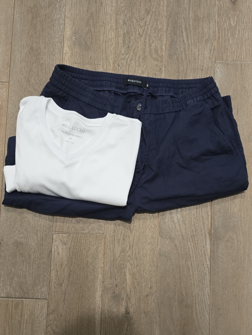 Bugatchi Men's LARGE Navy Casual Shorts and White MEDIUM V Neck T Shirt